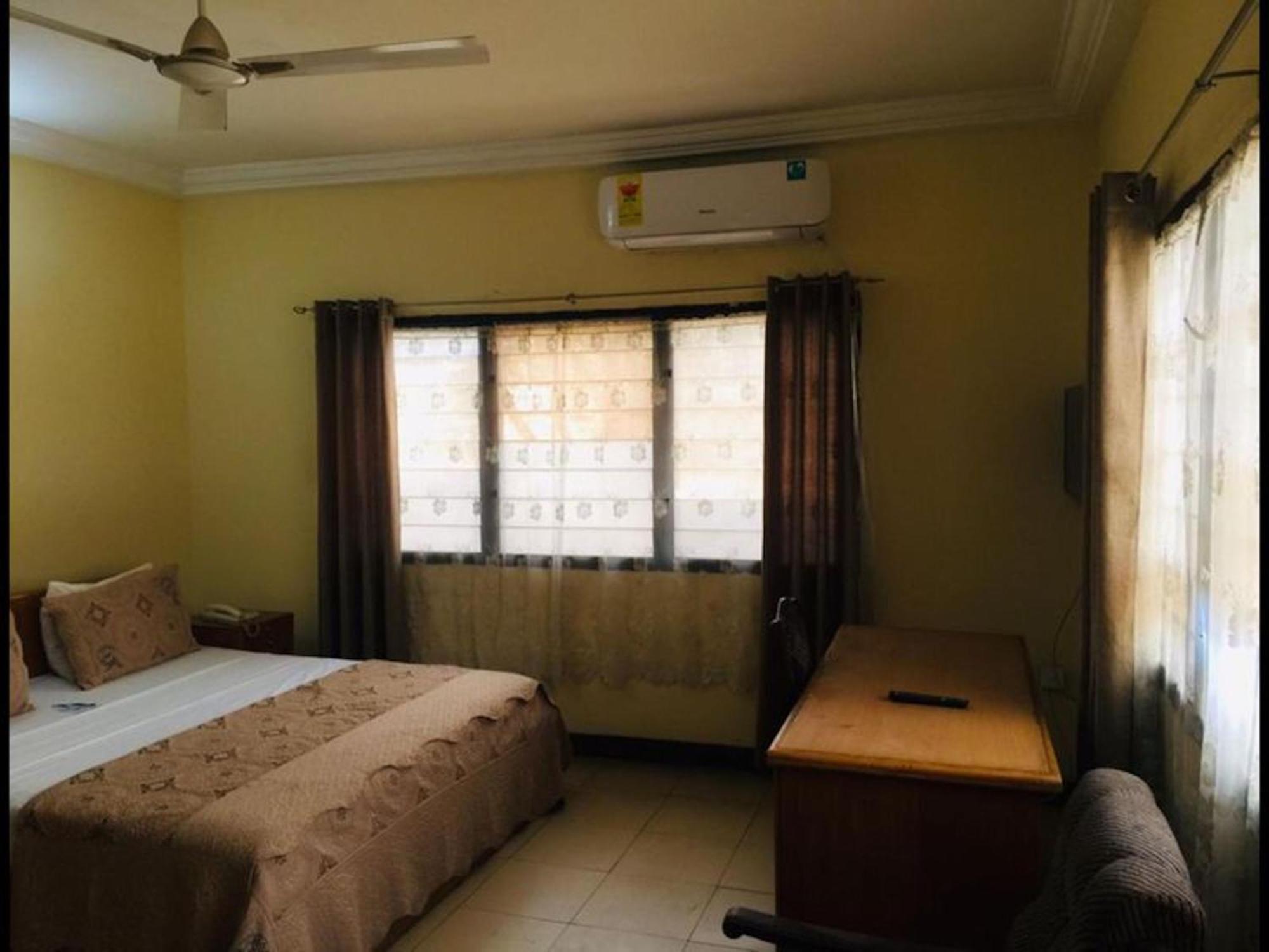 Room In Bb - Double Room With Garden View 阿克拉 外观 照片